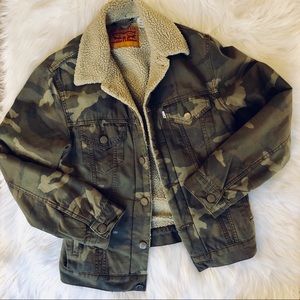 levi's camo sherpa jacket